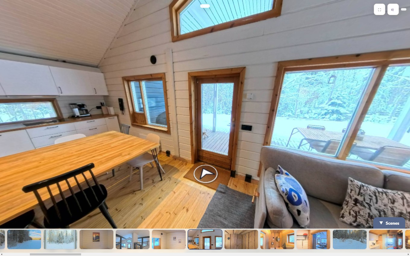 A finished tour in the browser with a floor arrow